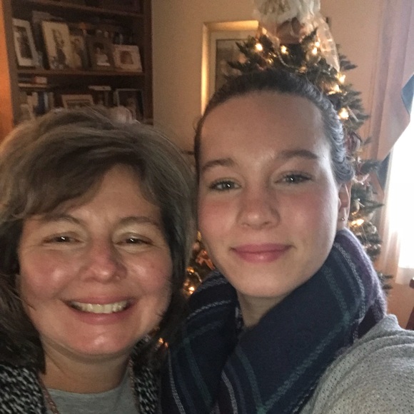 Meet your Posher, Nicole - Picture 3 of 3